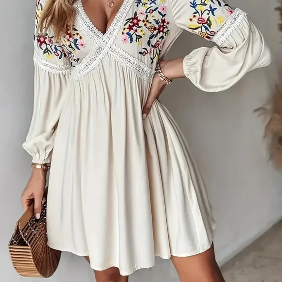Ivory mini dress with luscious bright embroidery on shoulders and sleeves, new - Picture 2 of 4